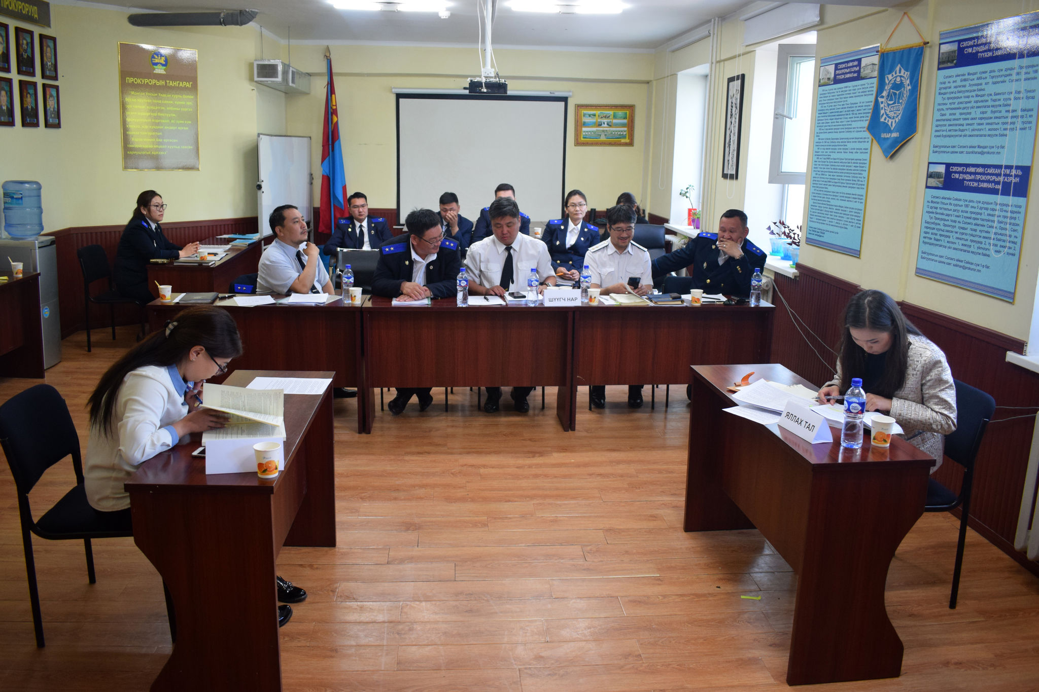 ПРОКУРОРЫН ТУСЛАХ АЖИЛТНУУД ХУУЛИЙН МЭДЛЭГЭЭРЭЭ ӨРСӨЛДЛӨӨ